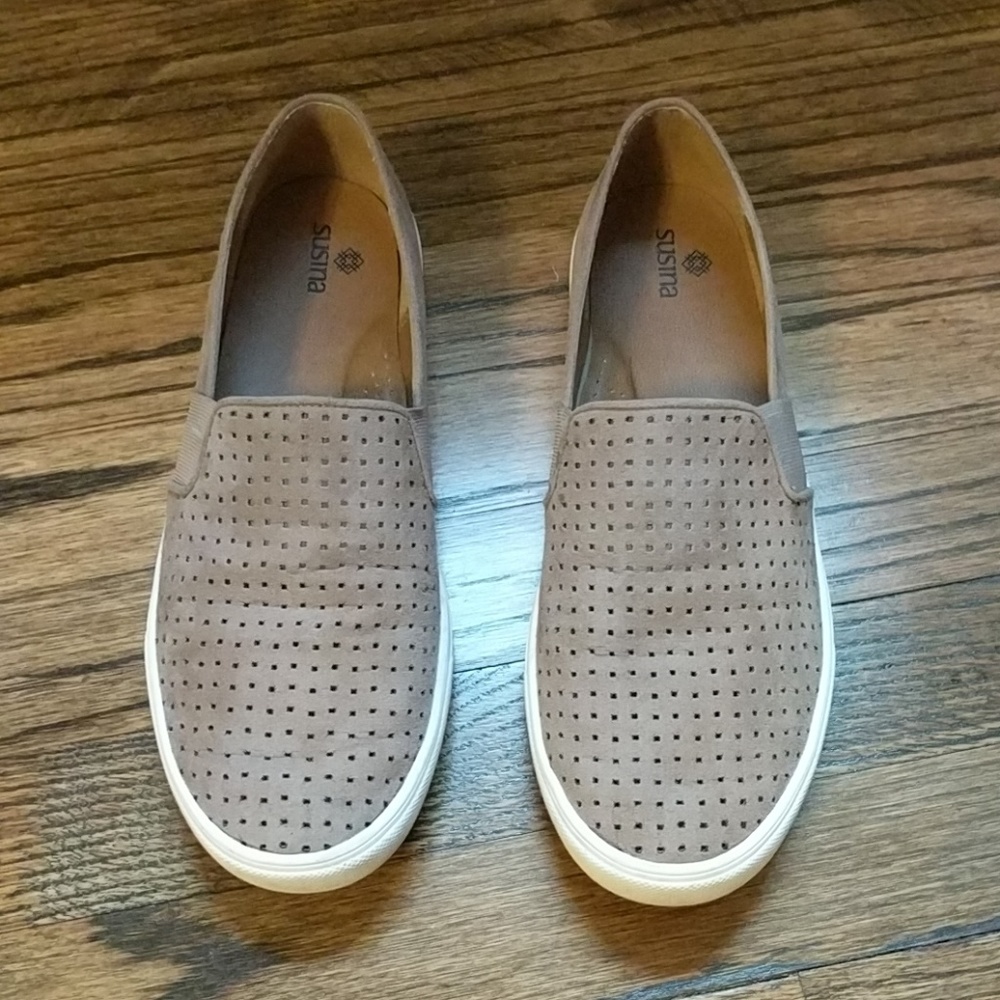 Beige slides size 9